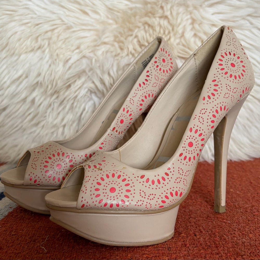 ELLE Elanne Laser Cut Nude Orange Stiletto Platform Heels Pumps Size 6 Perfect